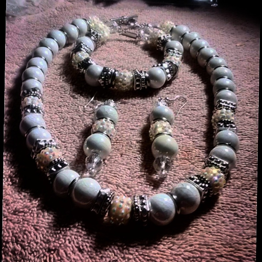 NECKLACE, BRACELET & EARRINGS